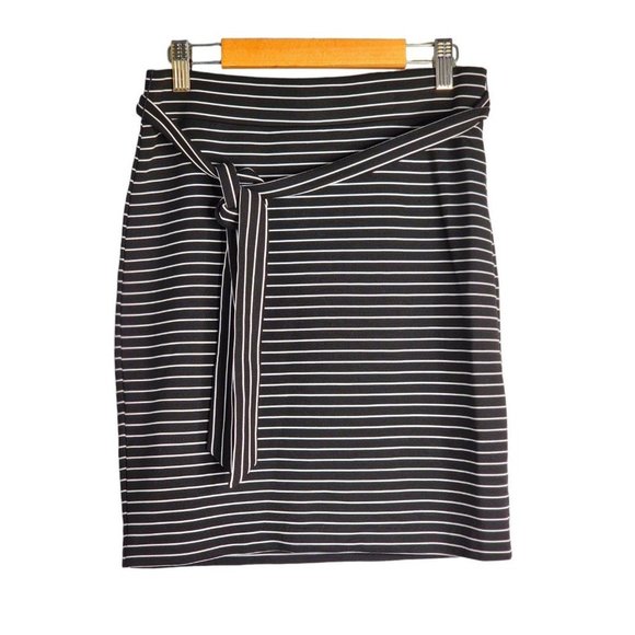 The Loft Black White Striped Women's Petite Skirt Size XS - Picture 1 of 8